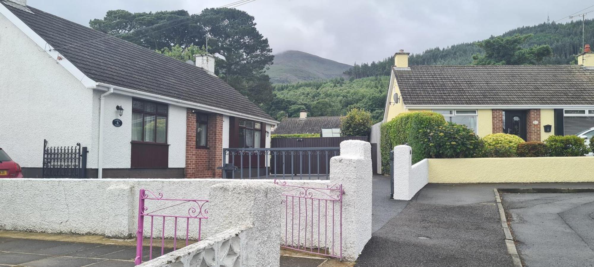 Mourne Hikers' Cottage Ньюкасл Экстерьер фото